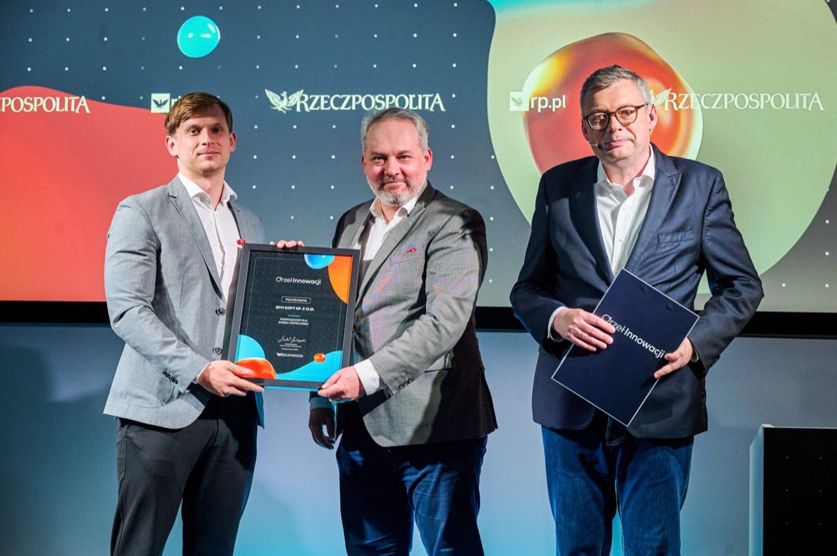 The SFM SOFT team receiving the Orzeł Innowacji distinction at the Rzeczpospolita gala